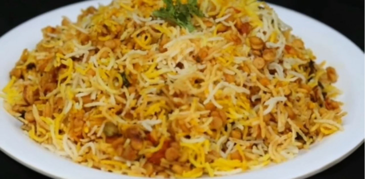Recipe: चना दाल से बनी स्पेशल खिचड़ी बिरयानी, एक बार जरुर करें ट्राई Recipe: चना दाल से बनी स्पेशल खिचड़ी बिरयानी, एक बार जरुर करें ट्राई