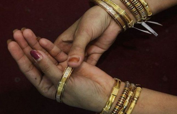 Stole bangle when She showed her jewelry to childhood friend