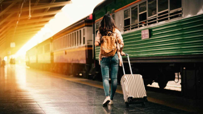 Travel: ट्रेन के सफर को बनाएं यादगार और आरामदायक, फॉलो करें ये टिप्स Travel: ट्रेन के सफर को बनाएं यादगार और आरामदायक, फॉलो करें ये टिप्स