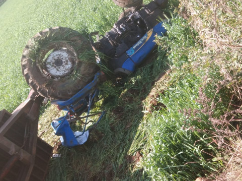 Tractor full of laborers being broken into peas, 20 workers injured