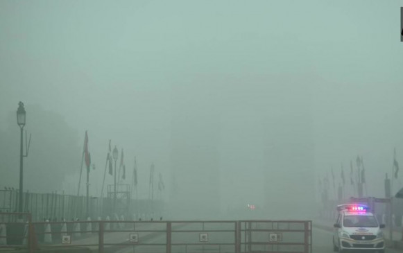 Weather Report: दिल्ली-एनसीआर में छाया घना कोहरा, विजिबिलिटी 50 मीटर से भी कम Weather Report: दिल्ली-एनसीआर में छाया घना कोहरा, विजिबिलिटी 50 मीटर से भी कम