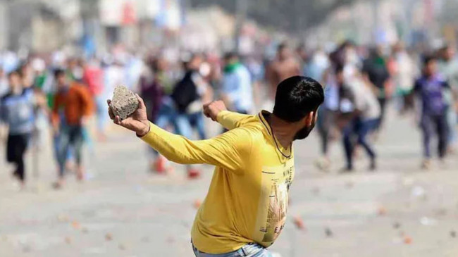 Delhi Violence: CAA पर जारी हिंसा की आग से जल उठी 'दिल्ली', यहां देखें 15 खौफनाक तस्वीरें Delhi Violence: CAA पर जारी हिंसा की आग से जल उठी 'दिल्ली', यहां देखें 15 खौफनाक तस्वीरें