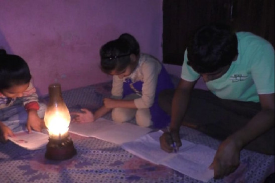 15 days of darkness, students studying in chimney light