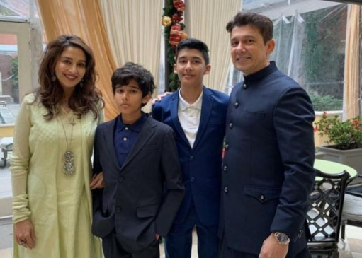 BOLLYWOOD: वैलेंटाइन्स डे पर धक-धक गर्ल ने कही ये बड़ी बात, पति को बताया रोमांटिक BOLLYWOOD: वैलेंटाइन्स डे पर धक-धक गर्ल ने कही ये बड़ी बात, पति को बताया रोमांटिक
