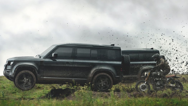 ऑटो: Land Rover Defender ने दिखाई अपनी पावर, 'No Time To Die' में किए खतरनाक स्टंट ऑटो: Land Rover Defender ने दिखाई अपनी पावर, 'No Time To Die' में किए खतरनाक स्टंट