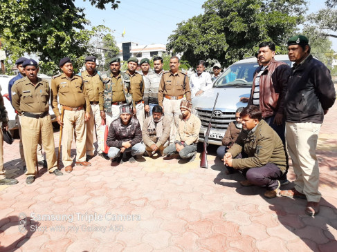 5 accused arrested red-handed carrying meat from Innova car after hunting Chital