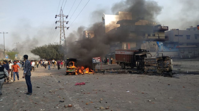 Delhi Violence: CAA पर जारी हिंसा की आग से जल उठी 'दिल्ली', यहां देखें 15 खौफनाक तस्वीरें Delhi Violence: CAA पर जारी हिंसा की आग से जल उठी 'दिल्ली', यहां देखें 15 खौफनाक तस्वीरें