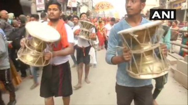 MahaShivRatri 2020: महाकालेश्वर से लेकर जम्मू-कश्मीर तक शिवालयों में लगा भक्तों का तांता MahaShivRatri 2020: महाकालेश्वर से लेकर जम्मू-कश्मीर तक शिवालयों में लगा भक्तों का तांता