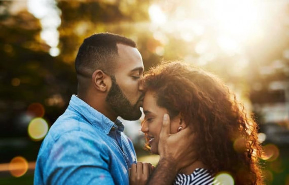 Kiss Day: जब होठों से छूकर किया जाता है प्यार का इजहार, जानें किस करने के फायदे... Kiss Day: जब होठों से छूकर किया जाता है प्यार का इजहार, जानें किस करने के फायदे...