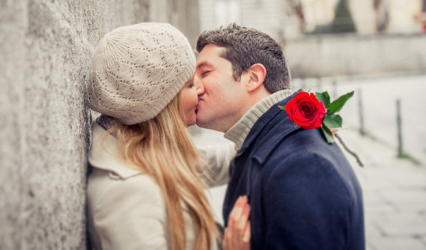Kiss Day: जब होठों से छूकर किया जाता है प्यार का इजहार, जानें किस करने के फायदे... Kiss Day: जब होठों से छूकर किया जाता है प्यार का इजहार, जानें किस करने के फायदे...