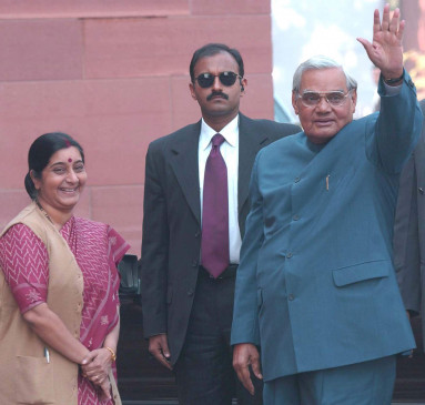 Sushma Swaraj Birthday: ऐसी थी भारत की सुषमा, 25 साल की उम्र में बन गई थीं कैबिनेट मंत्री Sushma Swaraj Birthday: ऐसी थी भारत की सुषमा, 25 साल की उम्र में बन गई थीं कैबिनेट मंत्री
