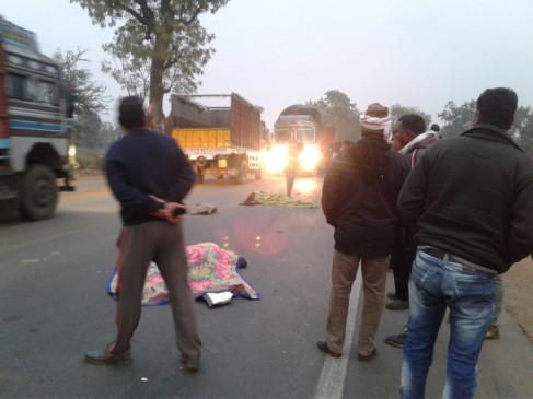 Accident: भंडारा के पास भीषण सड़क हादसा, दो की मौत, चार घायल Accident: भंडारा के पास भीषण सड़क हादसा, दो की मौत, चार घायल