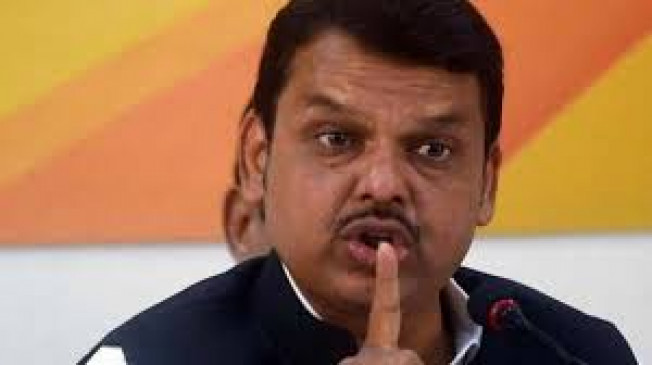 Government should take action in Azad Maidan slogan case: Fadnavis