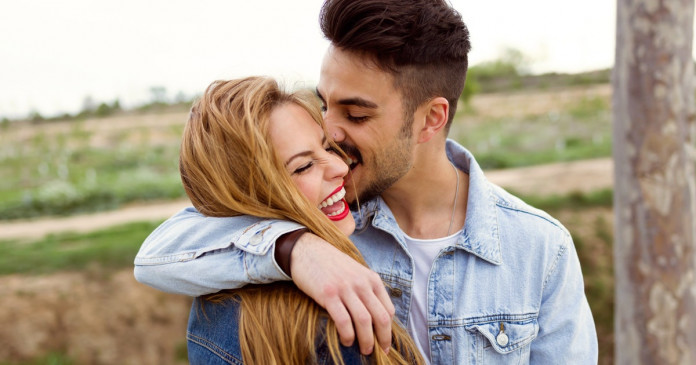 Hug Day: रोजाना करें पार्टनर को हग, इन बीमारियों से रहेंगे दूर Hug Day: रोजाना करें पार्टनर को हग, इन बीमारियों से रहेंगे दूर