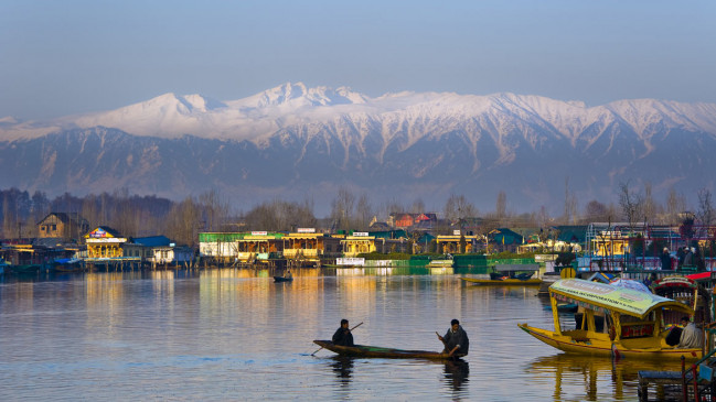Travel: जम्मू-कश्मीर की इन खूबसूरत जगहों की दुनिया भी है दीवानी, वक्त निकाल कर जरूर जाएं घूमने