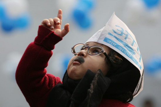Mufflerman: दिल्ली चुनाव में 'AAP' के जश्न के बीच छा गए नन्हें केजरीवाल, देखें तस्वीरें