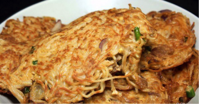 Recipe: किचन में करें ये एक्सपेरिमेंट, मैगी से बनाएं ऑमलेट Recipe: किचन में करें ये एक्सपेरिमेंट, मैगी से बनाएं ऑमलेट