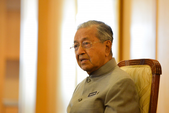 मलेशियाई प्रधानमंत्री महातिर ने इस्तीफा दिया 