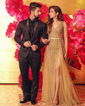 Valentine Day: टीवी के इन कपल्स ने नहीं की परवाह, सरेआम किया मोहब्बत का इजहार Valentine Day: टीवी के इन कपल्स ने नहीं की परवाह, सरेआम किया मोहब्बत का इजहार