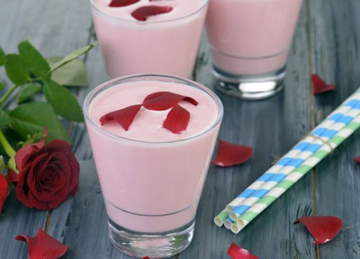 RECIPE: इस होली रूह अफजा से करें मेहमानों का स्वागत, इस आसान स्टेप से बनाएं लस्सी
