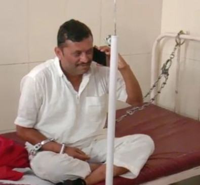 Sand game - accountant suspended for threatening to kill Tehsildar and hammer attack on Nazir