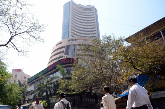 Sensex drops 300 points, Nifty also falls by 100 points Sensex drops 300 points, Nifty also falls by 100 points
