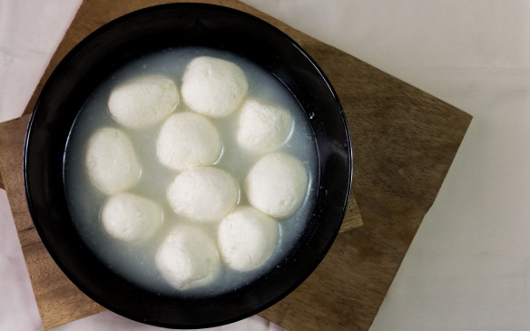 Shivratri Special: मीठे में बनाएं बंगाली रसगुल्ला, व्रत में भी कर सकते हैं सेवन