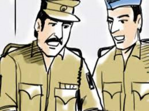 Sub-inspector arrested for cheating doctor in the name of admission