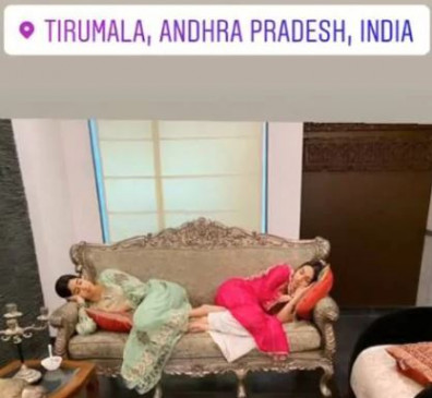 BOLLYWOOD: नंगे पैर तिरुपति के दर्शन करने पहुंची जाह्नवी, देखें तस्वीरें BOLLYWOOD: नंगे पैर तिरुपति के दर्शन करने पहुंची जाह्नवी, देखें तस्वीरें