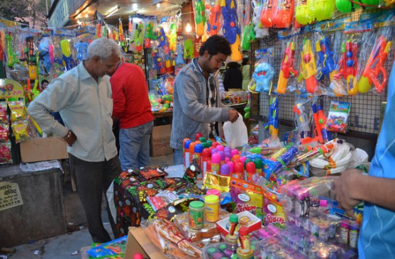 Holi 2020: होली पर भी दिखा कोरोना का असर, मार्केट से गायब हुए चीनी प्रोडक्ट Holi 2020: होली पर भी दिखा कोरोना का असर, मार्केट से गायब हुए चीनी प्रोडक्ट