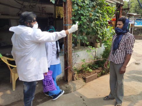 24 laborers returned from Telangana, ELC stopped and conducted health test 24 laborers returned from Telangana, ELC stopped and conducted health test