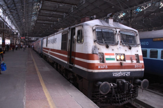 Corona Effect: Central Railway cancels 23 long-distance trains Corona Effect: Central Railway cancels 23 long-distance trains