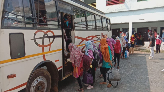 कोरोना वायरस -  नागपुर से पैदल सफर तय करके बालाघाट पहुंचे मजदूर  बसो से पहुंचाया घर