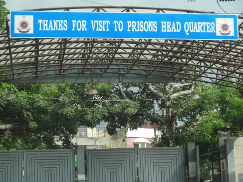  कोरोना का क्लेश : तिहाड़ जेल में कैदियों से मुलाकात पर 31 मार्च तक लगी पाबंदी 