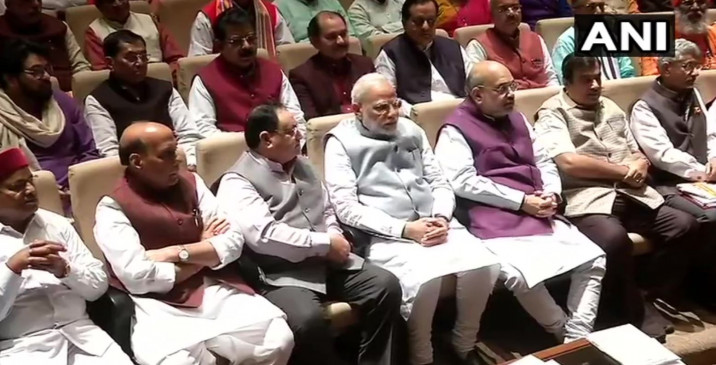 Delhi: बीजेपी संसदीय दल की बैठक में भावुक हुए पीएम मोदी, बोले- पहले देश, फिर दल Delhi: बीजेपी संसदीय दल की बैठक में भावुक हुए पीएम मोदी, बोले- पहले देश, फिर दल