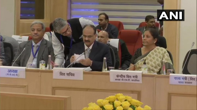 Delhi: वित्त मंत्री की अध्यक्षता में GST काउंसिल की बैठक जारी, कई प्रोडक्ट्स हो सकते हैं सस्ते Delhi: वित्त मंत्री की अध्यक्षता में GST काउंसिल की बैठक जारी, कई प्रोडक्ट्स हो सकते हैं सस्ते