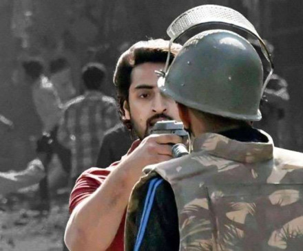 Delhi Violence: हिंसा के दौरान पुलिस पर पिस्टल तानने वाला शाहरुख यूपी से गिरफ्तार Delhi Violence: हिंसा के दौरान पुलिस पर पिस्टल तानने वाला शाहरुख यूपी से गिरफ्तार