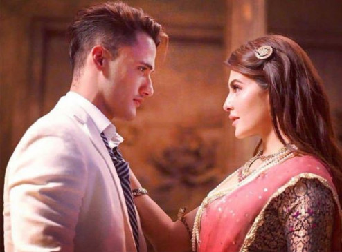 HOLI SPECIAL: जैकलीन और आसिम का मेरे अंगने में सॉन्ग रिलीज, एक्ट्रेस की खूबसूरती देख उड़ जाएंगे होश