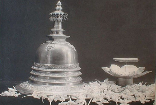 अजब-गजब: श्रीलंका के इस मंदिर में आज भी रखा है गौतम बुद्ध का दांत, जानें इस जगह की अहमियत अजब-गजब: श्रीलंका के इस मंदिर में आज भी रखा है गौतम बुद्ध का दांत, जानें इस जगह की अहमियत