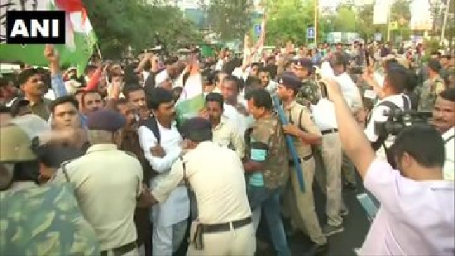 MP Political Drama: भोपाल में कांग्रेस-भाजपा कार्यकर्ताओं में हाथापाई, धारा 144 लागू, ग्वालियर में इमरती देवी के घर में लगी आग