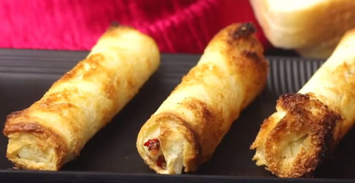 RECIPE: चीज और ब्रेड से स्नैक्स को बनाए स्पेशल, 3 आसान स्टेप से बनाएं ब्रेड चीज रोल