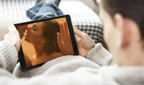 Sex education: क्या आप जानते हैं पोर्न वीडियो देखने का दिमाग पर क्या होता है असर?