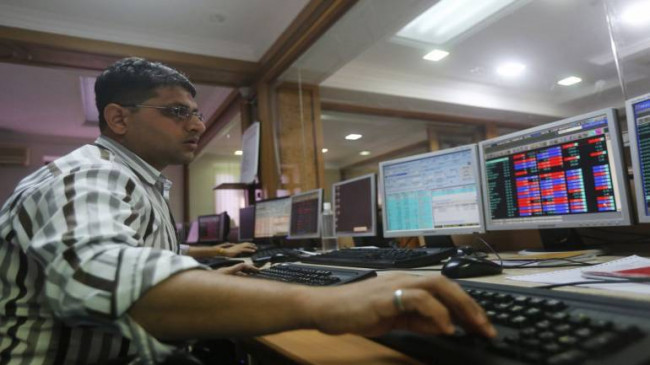 Share market: सेंसेक्स 1,375 अंक लुढ़का, निफ्टी 8281 के नीचे बंद