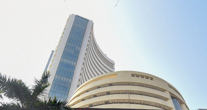 Closing Bell: सेंसेक्स 810 अंक लुढ़का, निफ्टी 8,966 के नीचे बंद हुआ Closing Bell: सेंसेक्स 810 अंक लुढ़का, निफ्टी 8,966 के नीचे बंद हुआ
