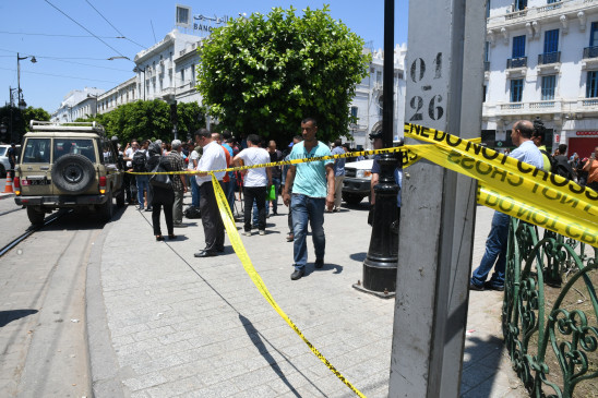 Suicide bombings in Tunisia, one policeman killed Suicide bombings in Tunisia, one policeman killed
