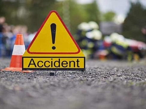 The person who went for a walk collided with the bike The person who went for a walk collided with the bike