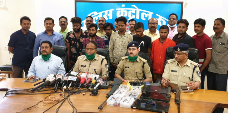 Used to steal with a rod - 2 thieves recovered 6 lakh stolen goods Used to steal with a rod - 2 thieves recovered 6 lakh stolen goods