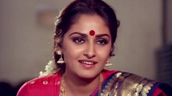 72 years old Jaya Prada know the story of her journey from film to politics  | B'DAY SPL: 72 साल की हुई जया प्रदा, जानें उनके फिल्म से राजनीति तक के सफर