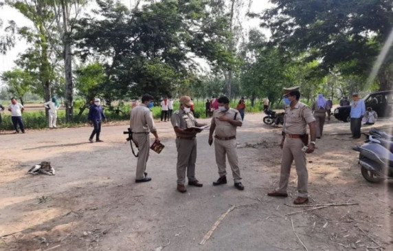 बुलंदशहर: यूपी में दो साधुओं की हत्या सियासत, योगी से फोन पर बोले उद्धव हमारी तरह एक्शन लें बुलंदशहर: यूपी में दो साधुओं की हत्या सियासत, योगी से फोन पर बोले उद्धव हमारी तरह एक्शन लें