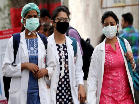 Coronavirus in India: देश में 25 हजार के करीब पहुंची कोरोना पॉजिटिव की संख्या, 24 घंटों में 56 लोगों की मौत